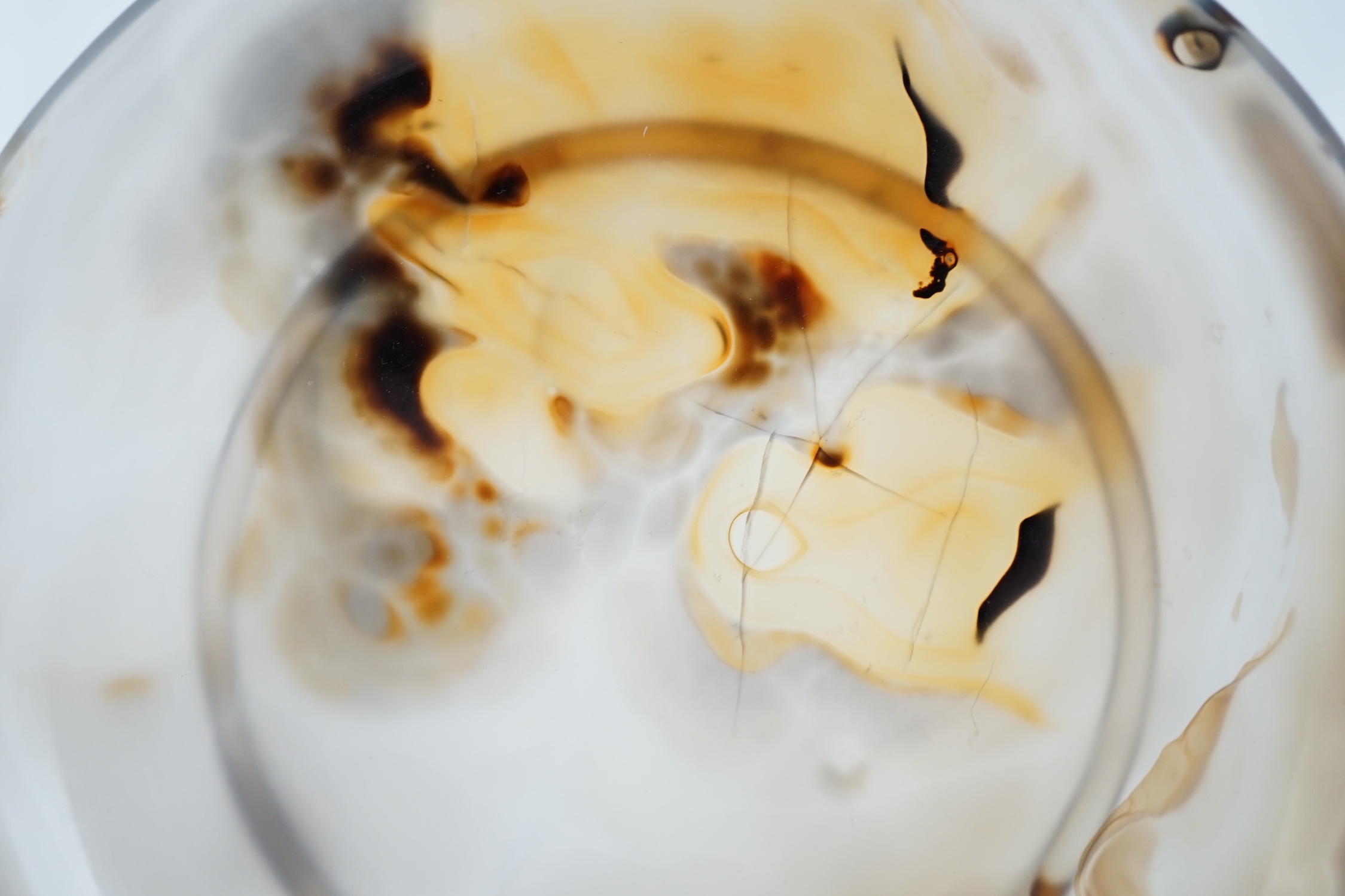 A Chinese Mughal style agate shallow circular dish, 18th/19th century